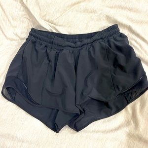 Women’s Lululemon black Hotty Hots size 8